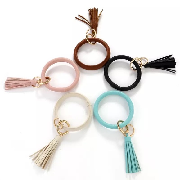 BLACK CIRCLE KEYCHAIN WRISTLET - Picture 13 of 14